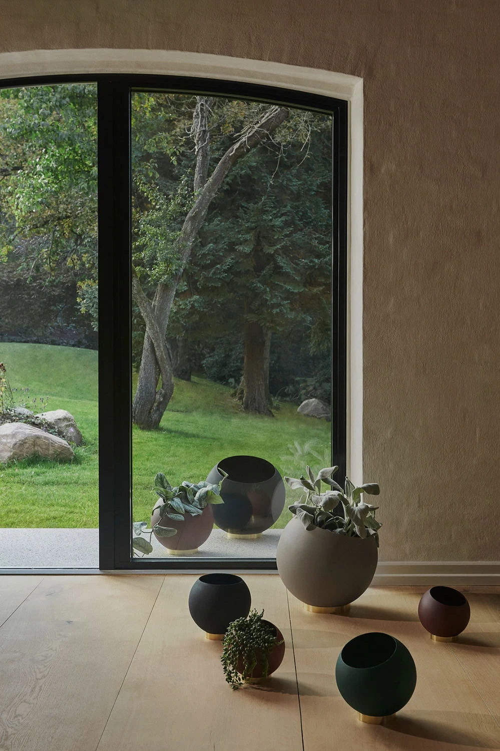 AYTM Globe Blumentopf Ø17 Cm, Taupe 3 AYTM Globe Blumentopf Ø17 Cm, Taupe – Bild 3