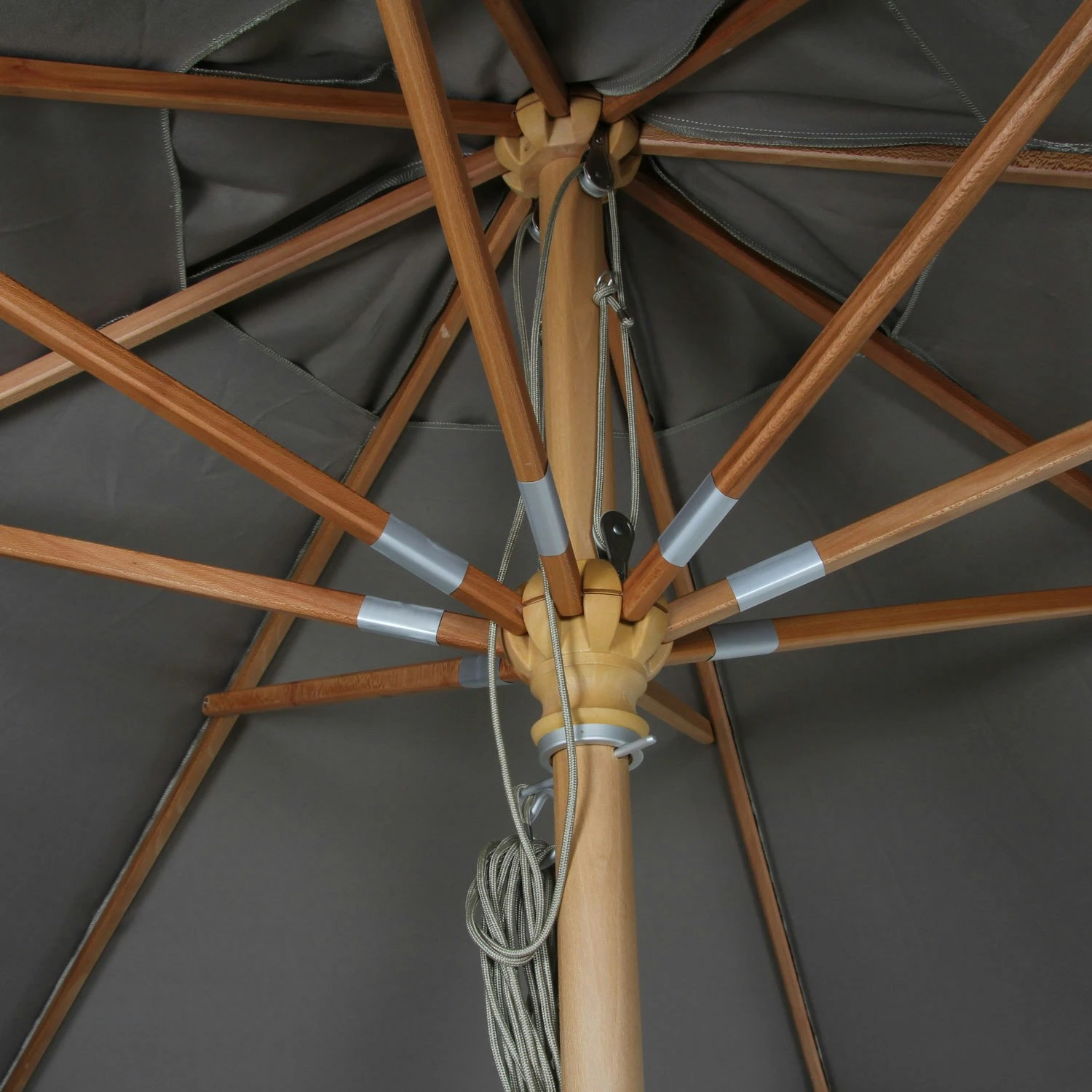 Brafab Reggio Sonnenschirm Ø300 Cm, Taupe 2 Brafab Reggio Sonnenschirm Ø300 Cm, Taupe – Bild 2