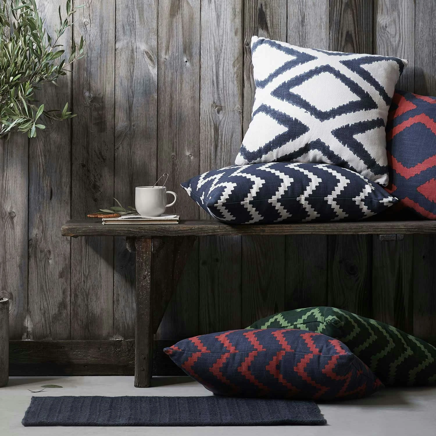 Ikat Sema Kissen 40x60 Cm Im Freien Nutzbar, Blau / Off-white 2 Ikat Sema Kissen 40x60 Cm Im Freien Nutzbar, Blau / Off-white – Bild 2