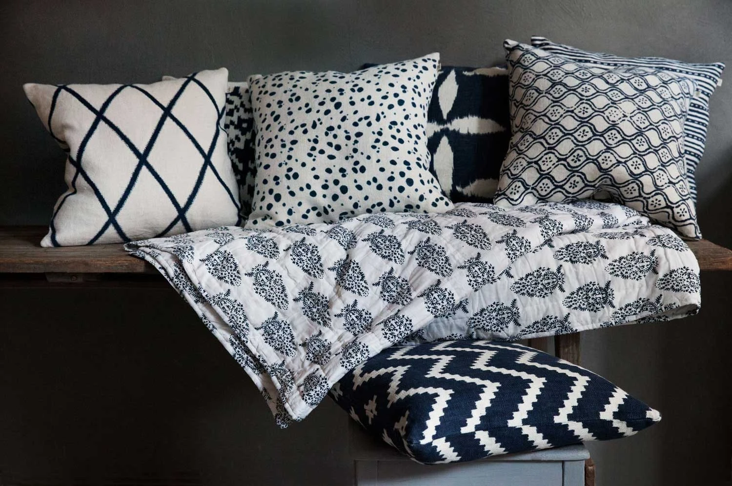 Ikat Sema Kissen 40x60 Cm Im Freien Nutzbar, Blau / Off-white 3 Ikat Sema Kissen 40x60 Cm Im Freien Nutzbar, Blau / Off-white – Bild 3