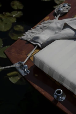 Wide Stripe Bootskissen 40x45 Cm, Weiß -Gartenmöbel Geschäft diyti wide stripe boat cushion 40x45 cm 7