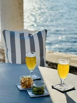 Wide Stripe Kissen 45x45 Cm, Grau 7 Wide Stripe Kissen 45x45 Cm, Grau -Gartenmöbel Geschäft diyti wide stripe cushion 45x45 cm 1