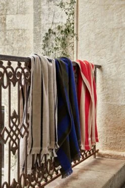 Ferm LIVING Alee Strandtuch, Rot / Light Camel 5 Ferm LIVING Alee Strandtuch, Rot / Light Camel -Gartenmöbel Geschäft ferm living alee strandtuch 3