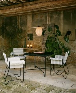 Gubi Tropique Esszimmerstuhl Mit Fransen, Classic Black / Leslie Stripe 20 5 Gubi Tropique Esszimmerstuhl Mit Fransen, Classic Black / Leslie Stripe 20 -Gartenmöbel Geschäft gubi tropique esszimmerstuhl mit fransen 13