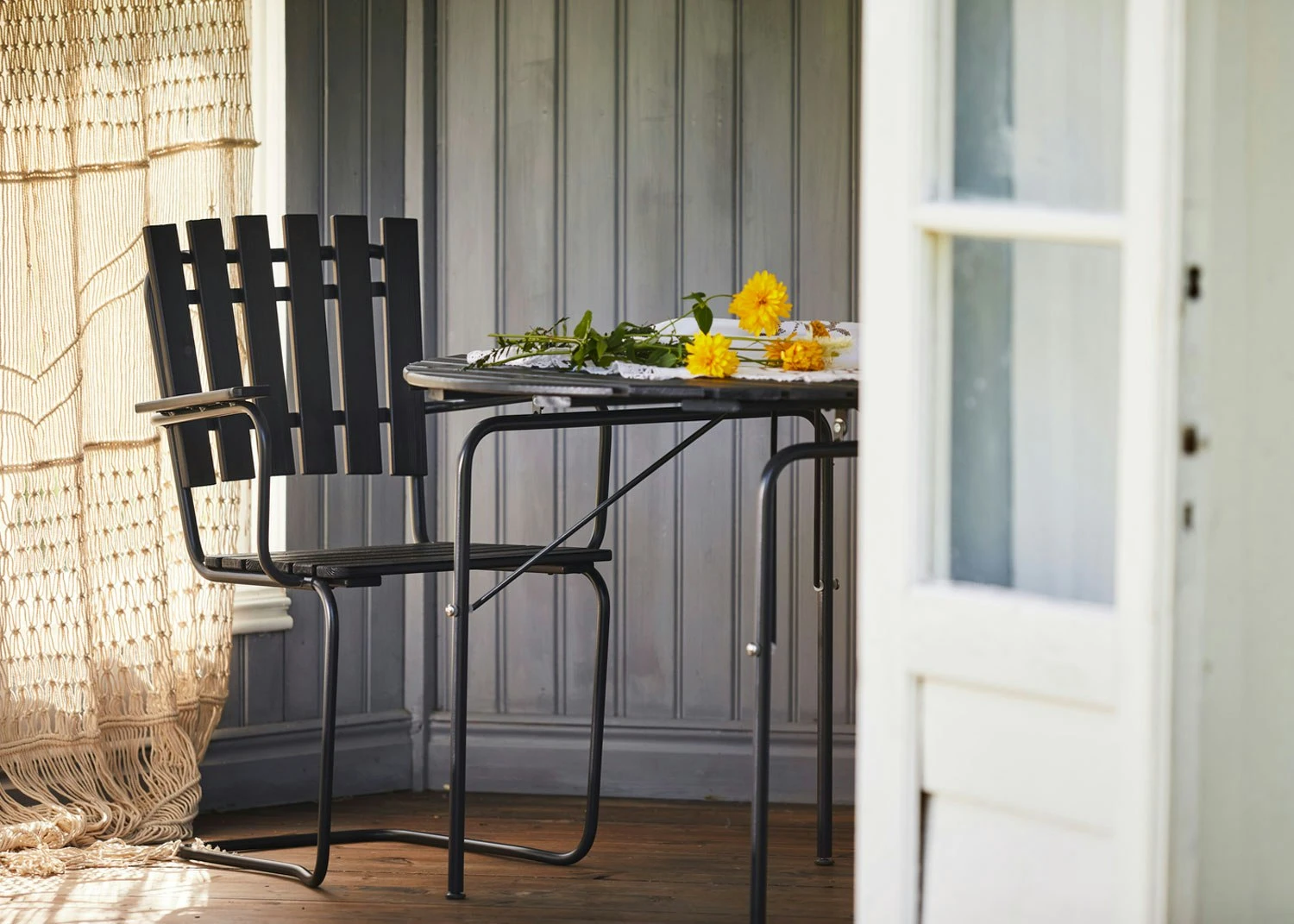 Sandhamn Tisch Ø100 Cm, Schwarz/Orkangrau 3 Sandhamn Tisch Ø100 Cm, Schwarz/Orkangrau – Bild 3