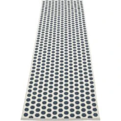 Noa Teppich Dunkelblau / Vanilla / Warmes Grau, 70x250 Cm -Gartenmöbel Geschäft pappelina noa rug dark blue vanilla warm grey 8